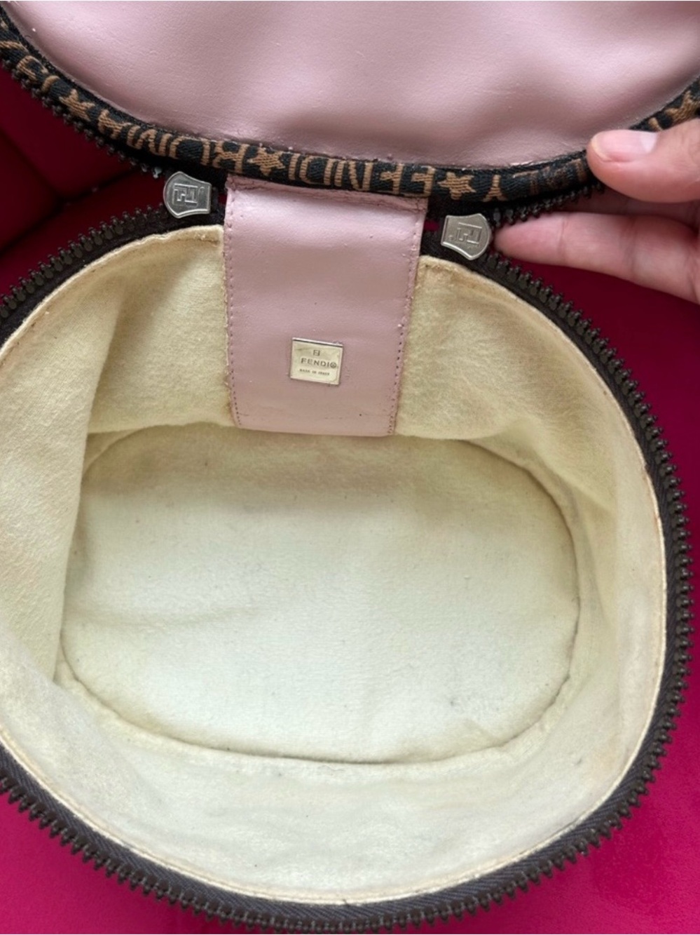 AUTHENTIC Fendi Zucca Print Travel/Cosmetic Bag - Picture 8 of 10